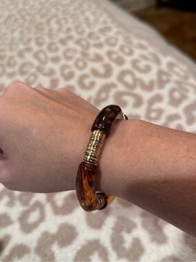 Tortoiseshell Resin Stretch Bracelet with Gold Accent